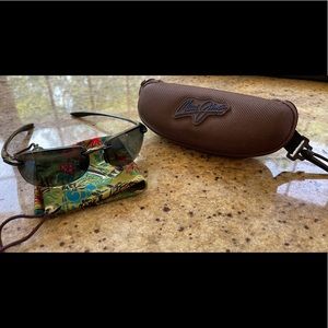 Maui Jim Sandy Beach Mens/woman’s Sunglasses. Black